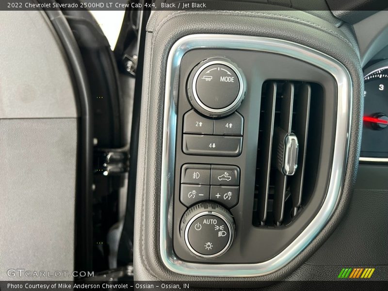 Controls of 2022 Silverado 2500HD LT Crew Cab 4x4
