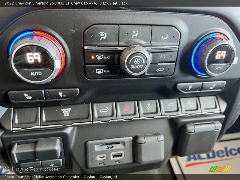 Controls of 2022 Silverado 2500HD LT Crew Cab 4x4