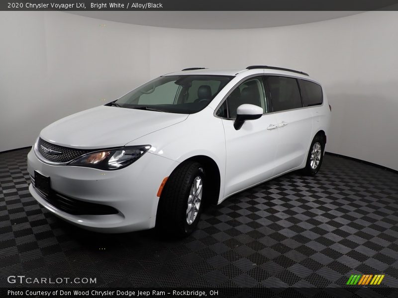 Bright White / Alloy/Black 2020 Chrysler Voyager LXi