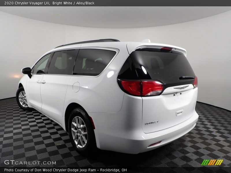 Bright White / Alloy/Black 2020 Chrysler Voyager LXi