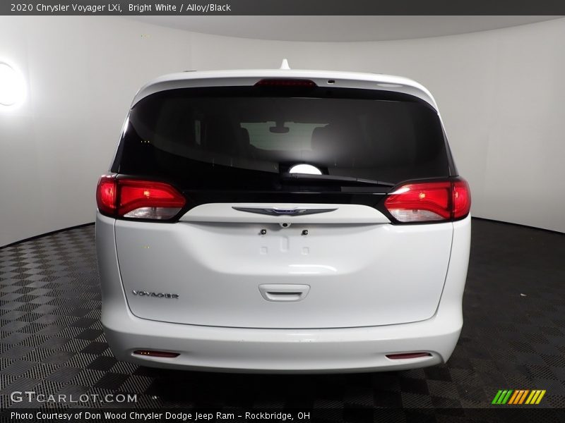 Bright White / Alloy/Black 2020 Chrysler Voyager LXi