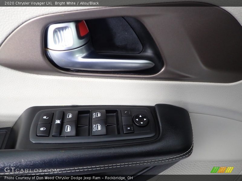 Bright White / Alloy/Black 2020 Chrysler Voyager LXi
