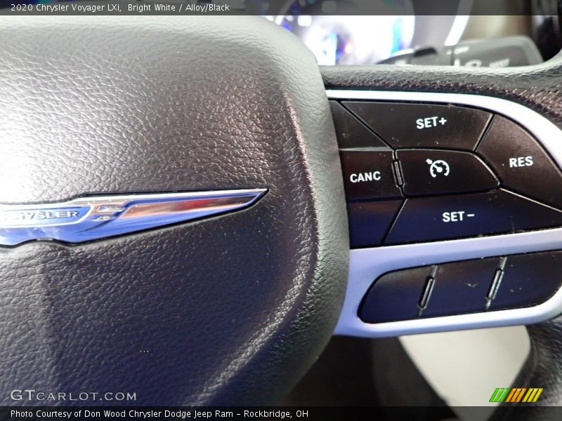 Bright White / Alloy/Black 2020 Chrysler Voyager LXi