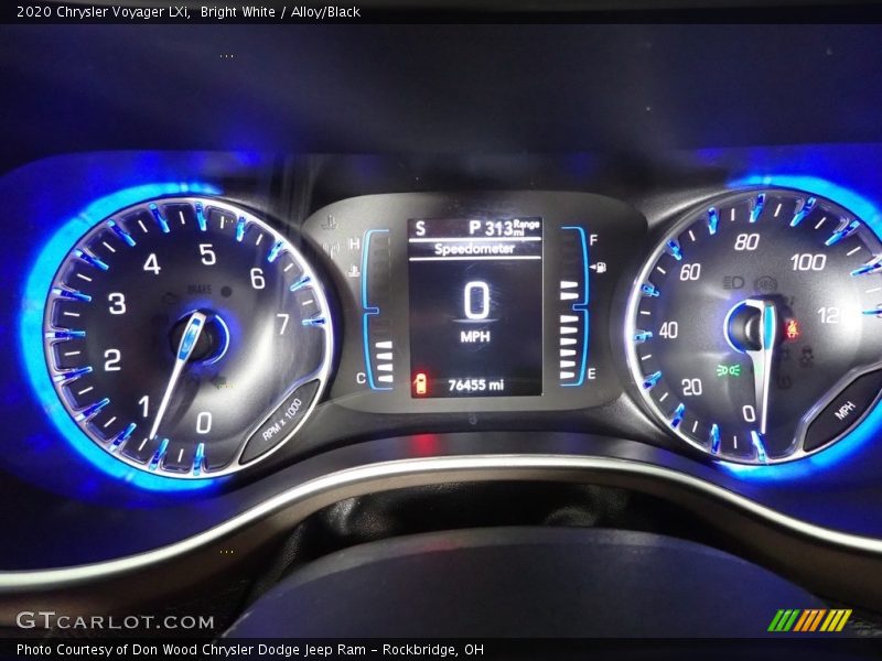 Bright White / Alloy/Black 2020 Chrysler Voyager LXi