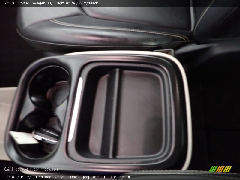 Bright White / Alloy/Black 2020 Chrysler Voyager LXi