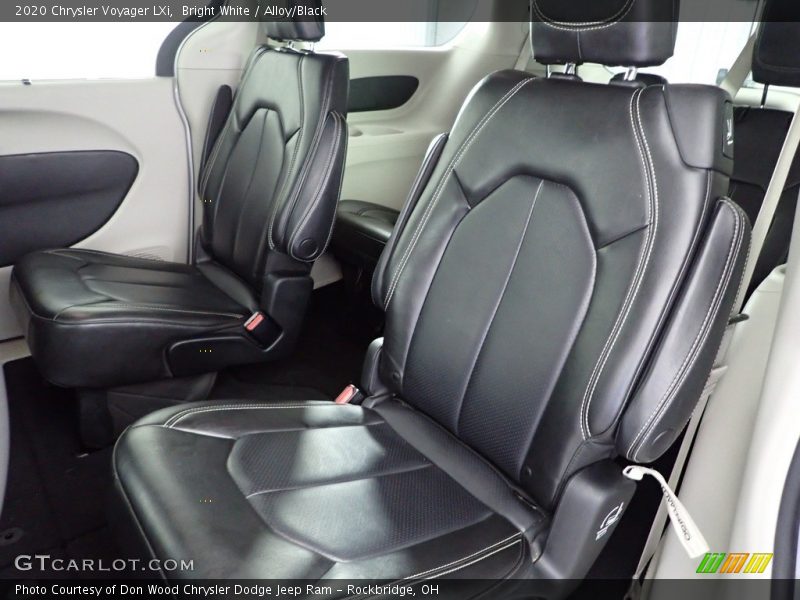 Bright White / Alloy/Black 2020 Chrysler Voyager LXi