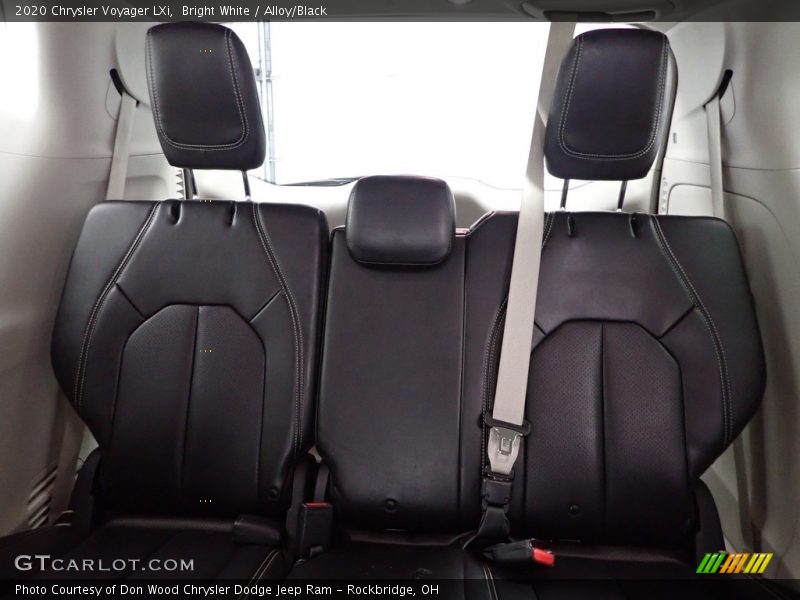 Bright White / Alloy/Black 2020 Chrysler Voyager LXi
