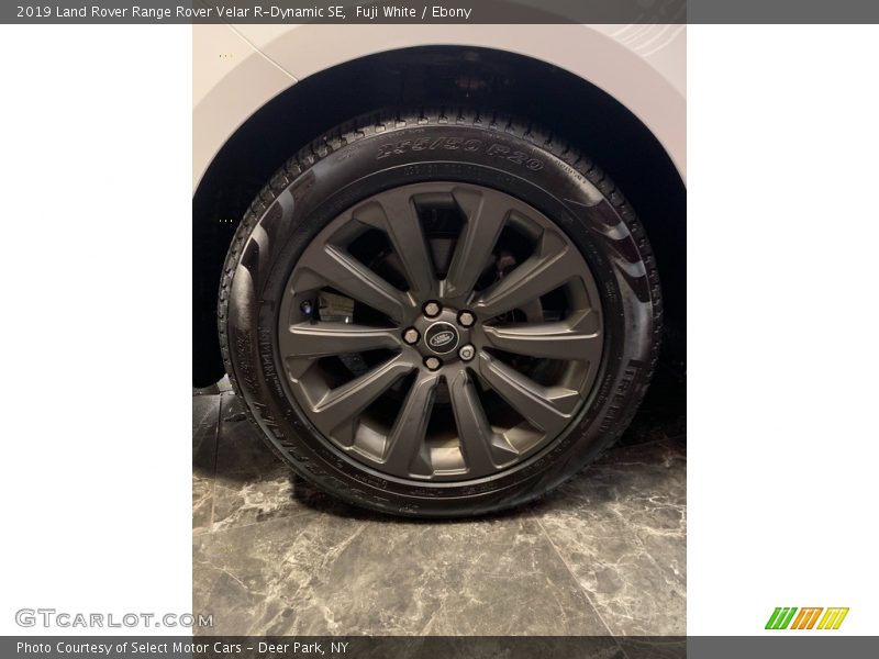 Fuji White / Ebony 2019 Land Rover Range Rover Velar R-Dynamic SE