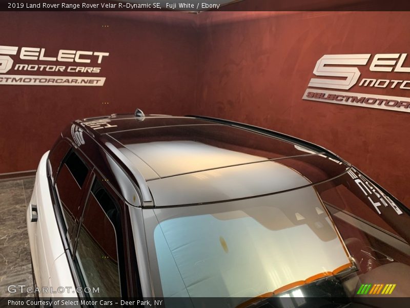 Fuji White / Ebony 2019 Land Rover Range Rover Velar R-Dynamic SE
