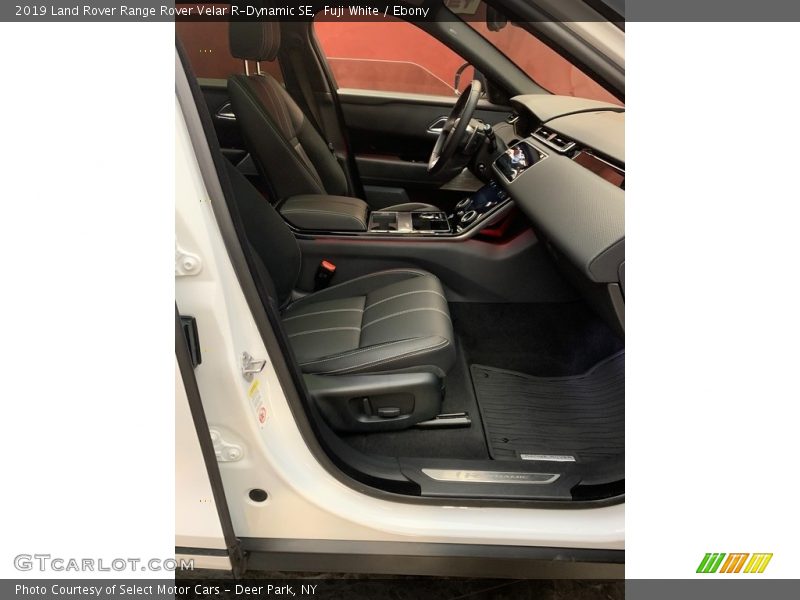 Fuji White / Ebony 2019 Land Rover Range Rover Velar R-Dynamic SE