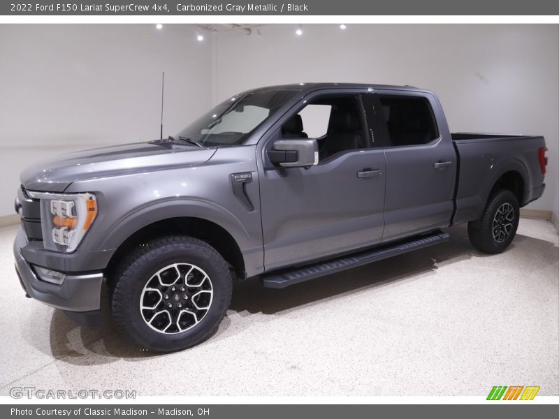 Front 3/4 View of 2022 F150 Lariat SuperCrew 4x4
