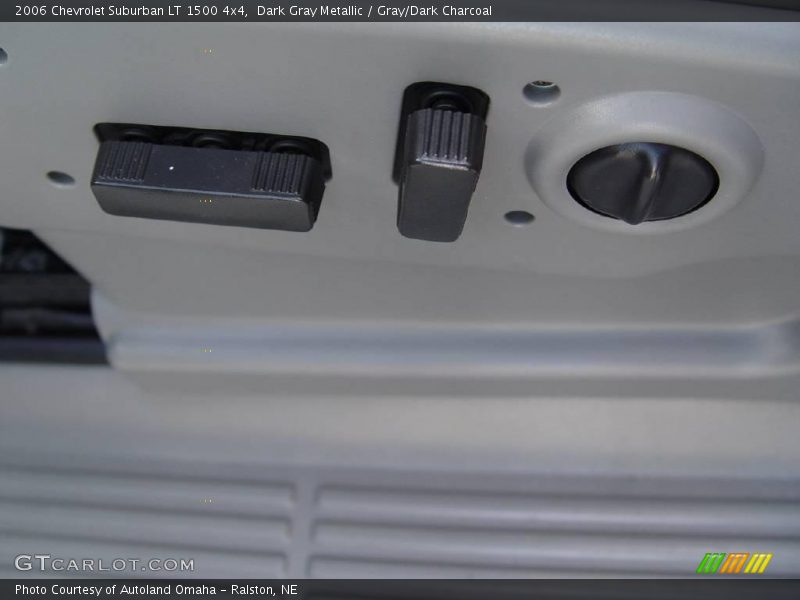 Dark Gray Metallic / Gray/Dark Charcoal 2006 Chevrolet Suburban LT 1500 4x4