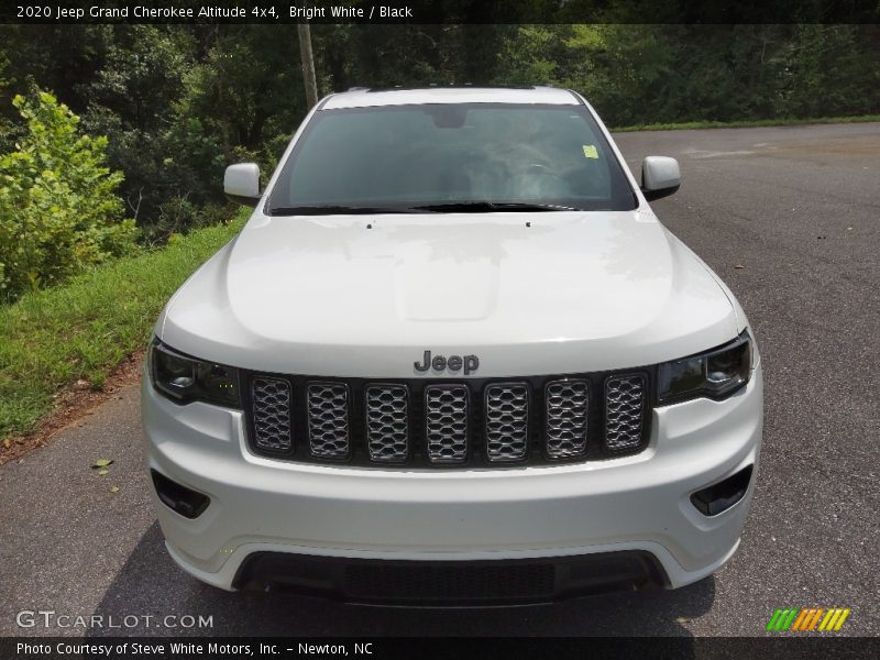 Bright White / Black 2020 Jeep Grand Cherokee Altitude 4x4