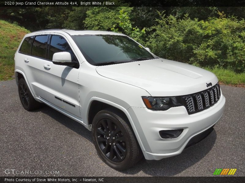 Front 3/4 View of 2020 Grand Cherokee Altitude 4x4