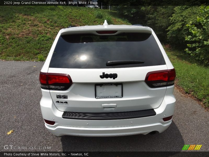 Bright White / Black 2020 Jeep Grand Cherokee Altitude 4x4