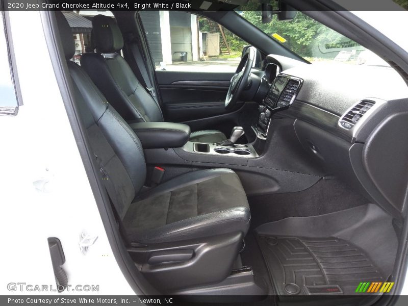 Bright White / Black 2020 Jeep Grand Cherokee Altitude 4x4