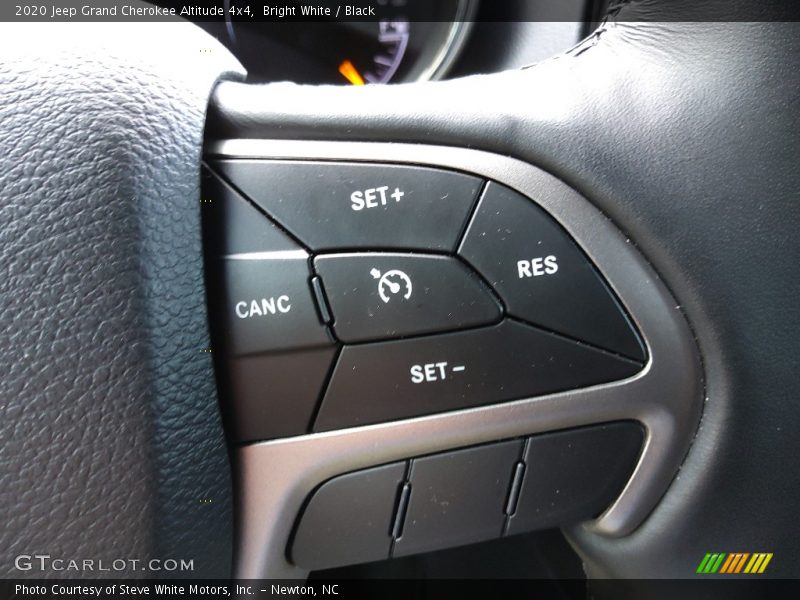 Bright White / Black 2020 Jeep Grand Cherokee Altitude 4x4