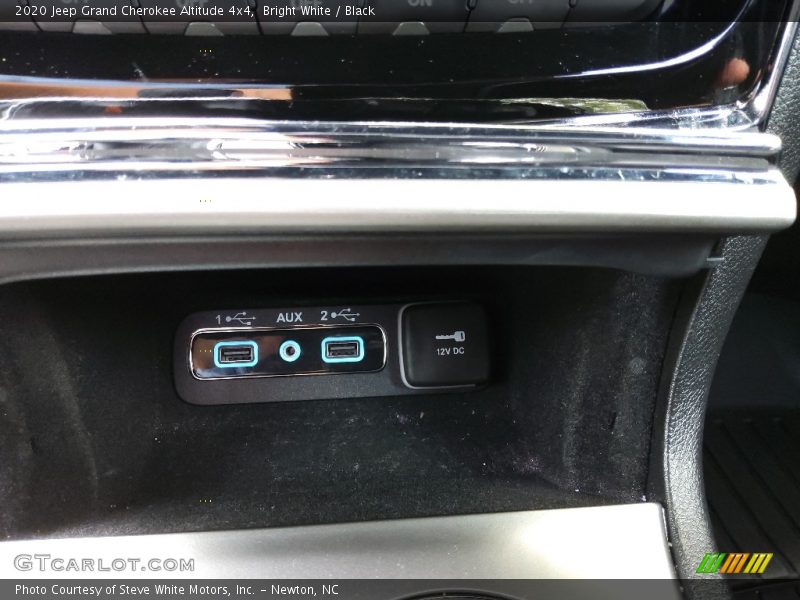 Bright White / Black 2020 Jeep Grand Cherokee Altitude 4x4