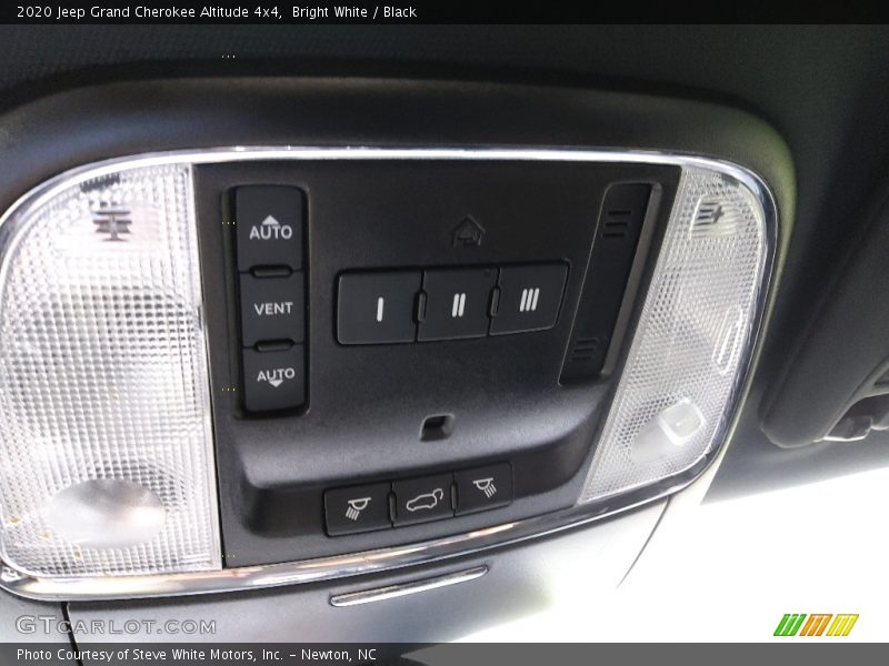 Bright White / Black 2020 Jeep Grand Cherokee Altitude 4x4