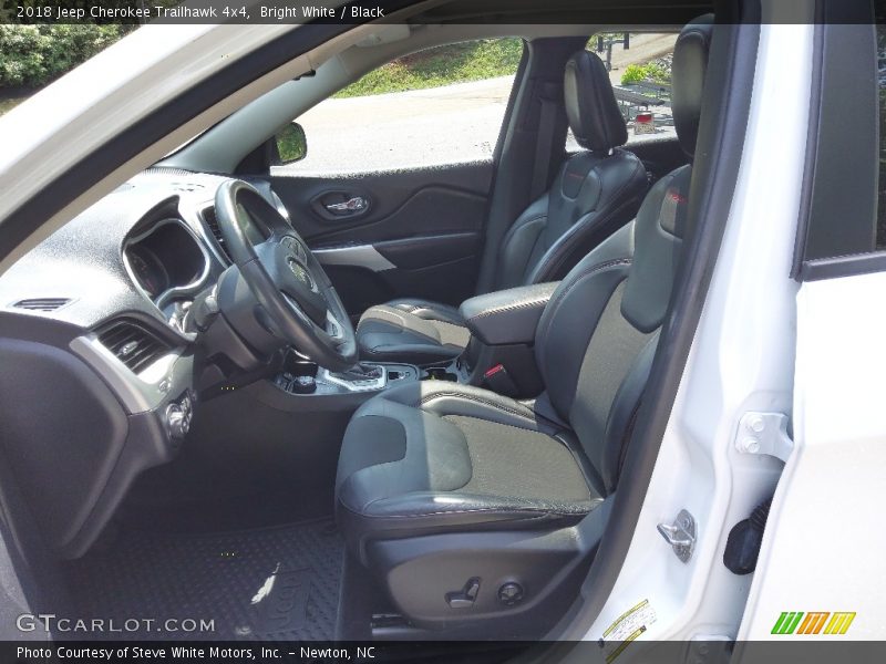 Bright White / Black 2018 Jeep Cherokee Trailhawk 4x4