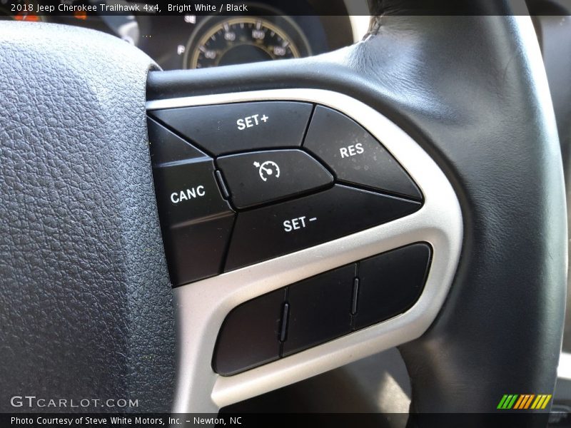 Bright White / Black 2018 Jeep Cherokee Trailhawk 4x4