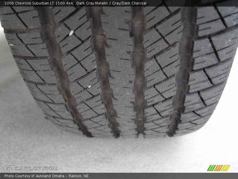 Dark Gray Metallic / Gray/Dark Charcoal 2006 Chevrolet Suburban LT 1500 4x4