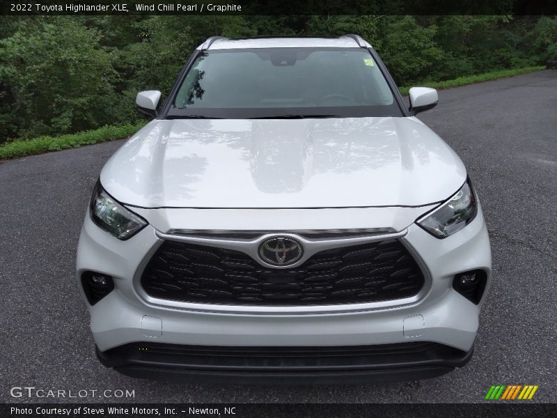 Wind Chill Pearl / Graphite 2022 Toyota Highlander XLE