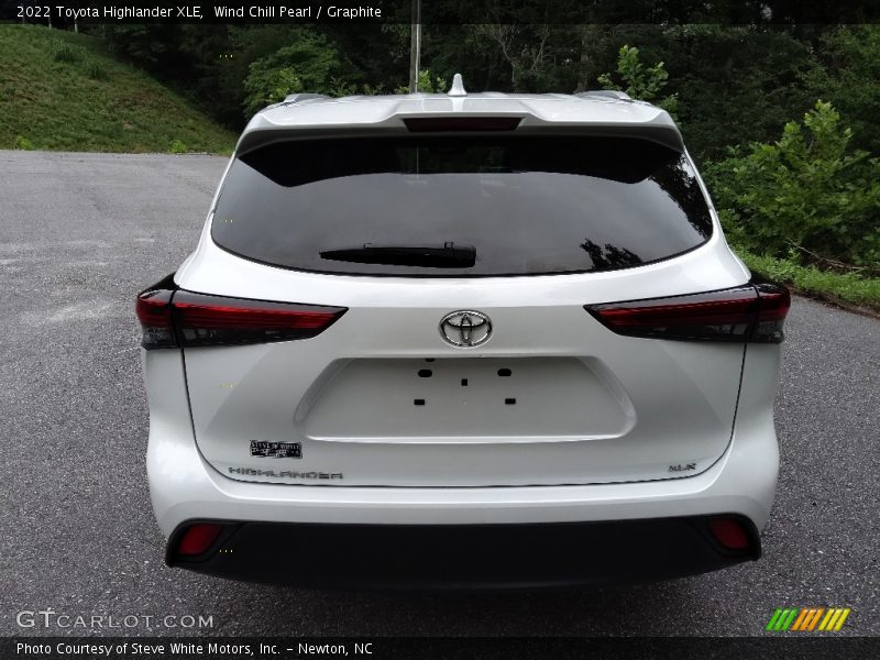 Wind Chill Pearl / Graphite 2022 Toyota Highlander XLE