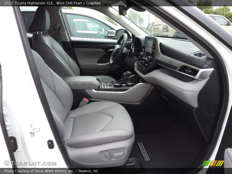  2022 Highlander XLE Graphite Interior