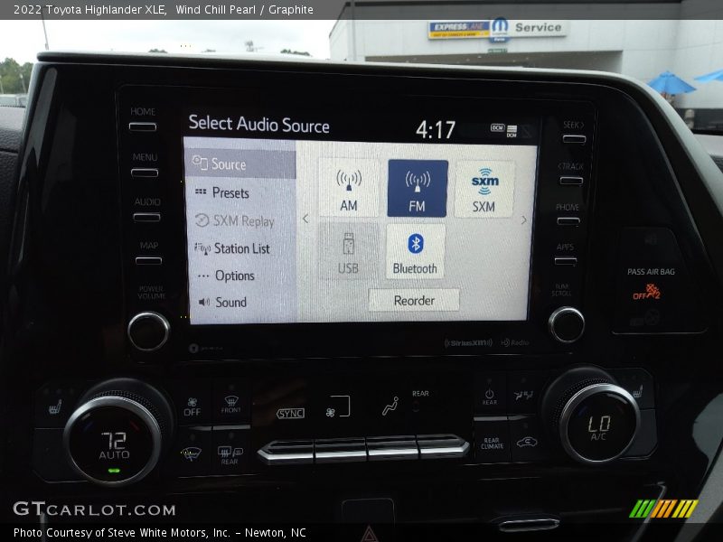 Wind Chill Pearl / Graphite 2022 Toyota Highlander XLE