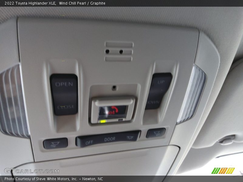 Wind Chill Pearl / Graphite 2022 Toyota Highlander XLE