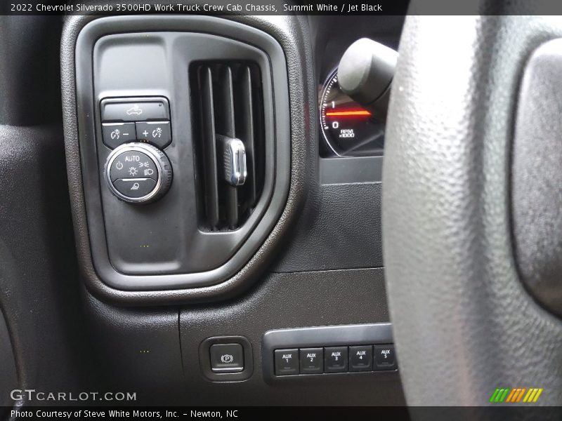 Controls of 2022 Silverado 3500HD Work Truck Crew Cab Chassis