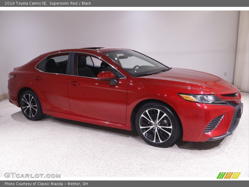 Supersonic Red / Black 2019 Toyota Camry SE