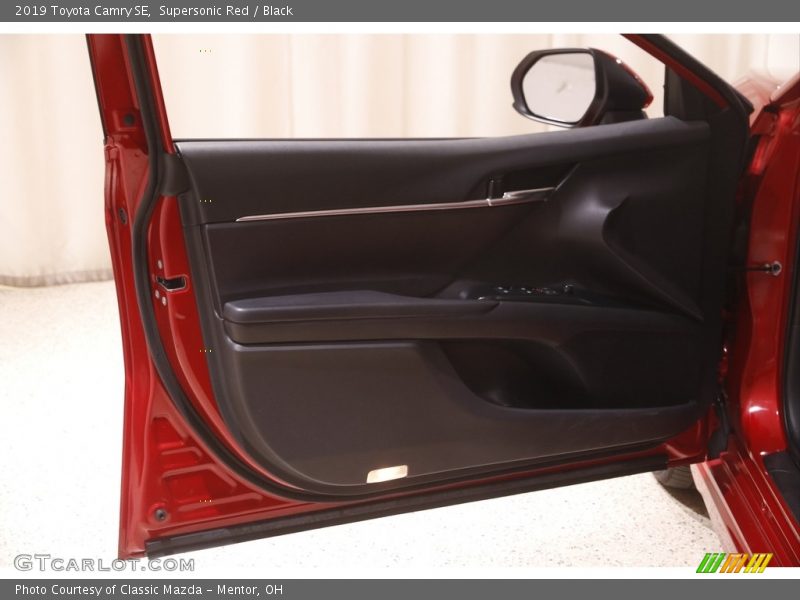 Supersonic Red / Black 2019 Toyota Camry SE