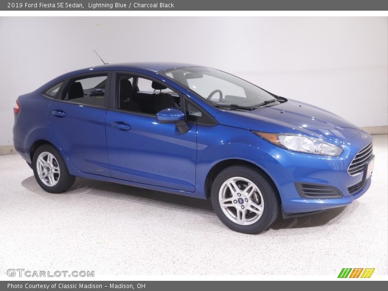 Lightning Blue / Charcoal Black 2019 Ford Fiesta SE Sedan