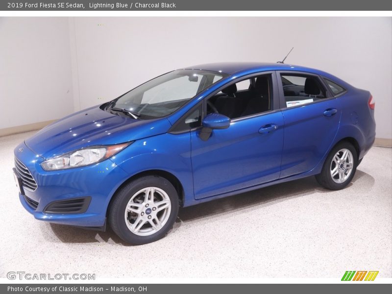 Lightning Blue / Charcoal Black 2019 Ford Fiesta SE Sedan