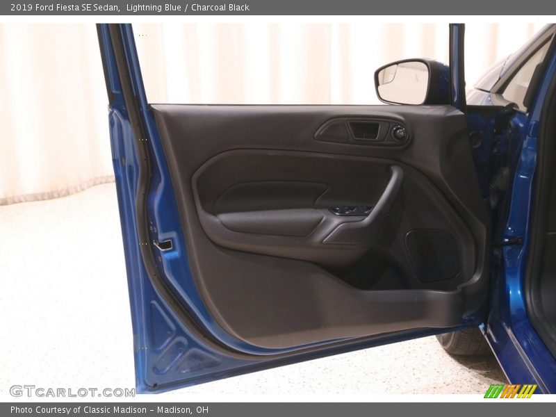Lightning Blue / Charcoal Black 2019 Ford Fiesta SE Sedan