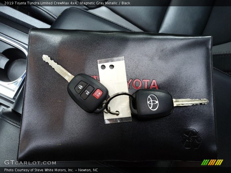 Magnetic Gray Metallic / Black 2019 Toyota Tundra Limited CrewMax 4x4