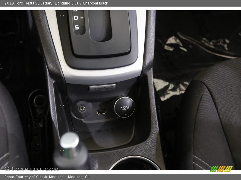 Lightning Blue / Charcoal Black 2019 Ford Fiesta SE Sedan