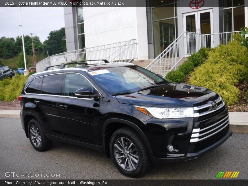 Midnight Black Metallic / Black 2019 Toyota Highlander XLE AWD