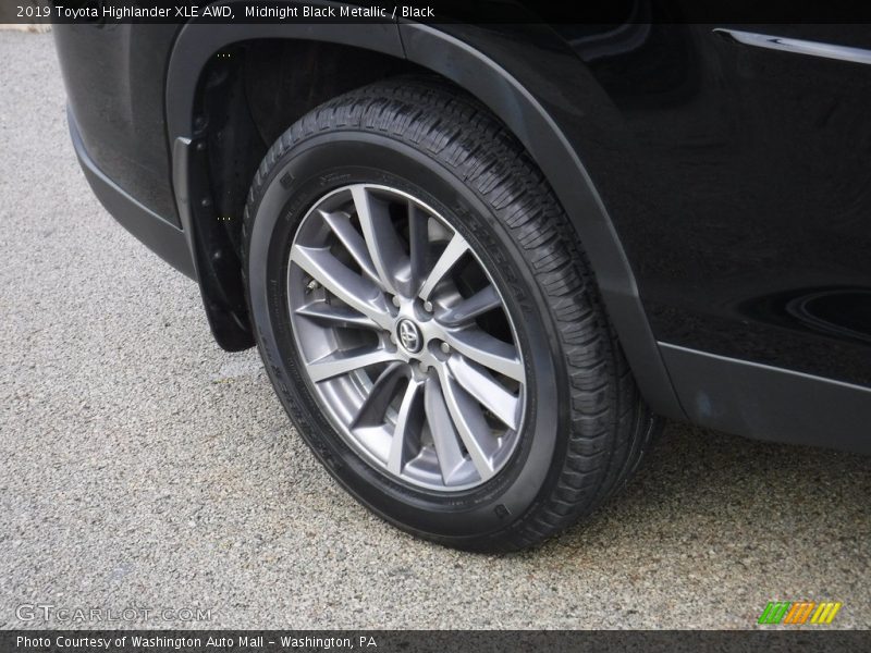 Midnight Black Metallic / Black 2019 Toyota Highlander XLE AWD
