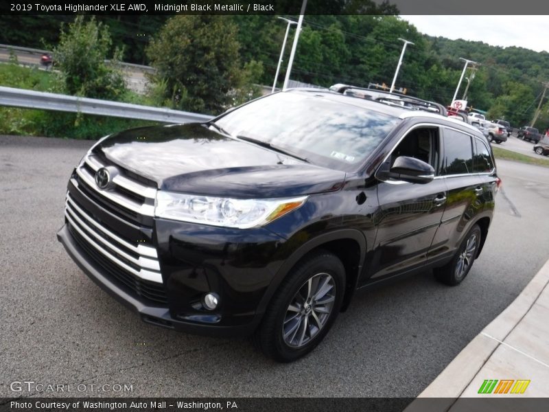 Midnight Black Metallic / Black 2019 Toyota Highlander XLE AWD
