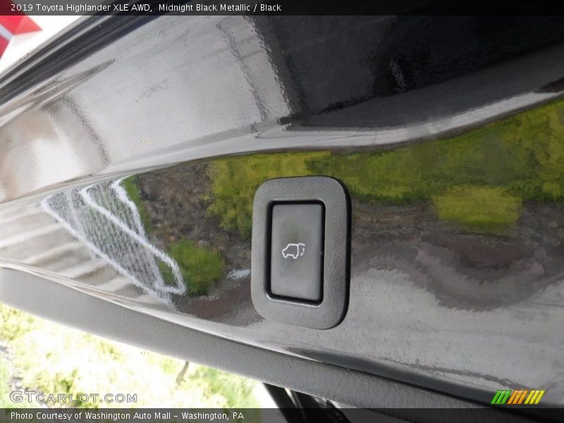 Midnight Black Metallic / Black 2019 Toyota Highlander XLE AWD