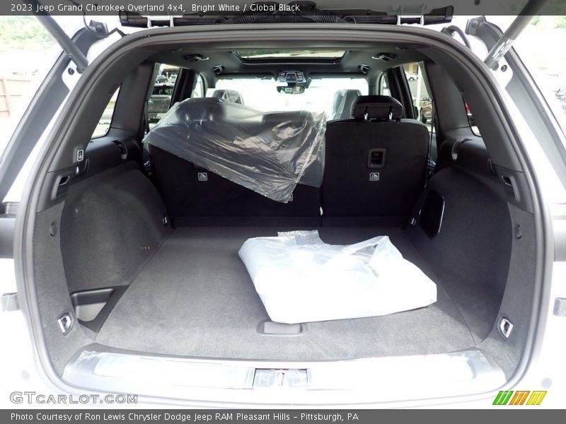 2023 Grand Cherokee Overland 4x4 Trunk