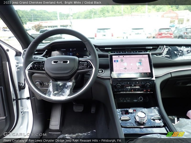 Dashboard of 2023 Grand Cherokee Overland 4x4