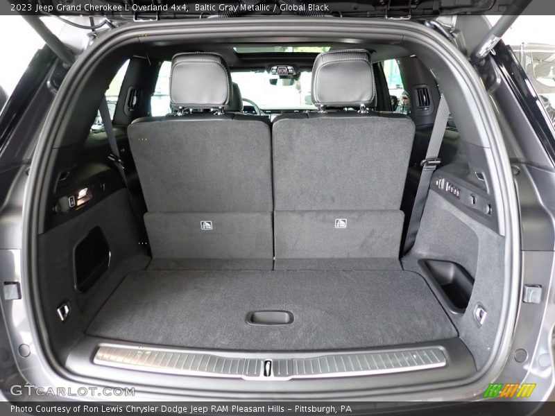  2023 Grand Cherokee L Overland 4x4 Trunk