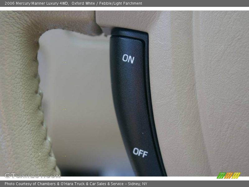 Oxford White / Pebble/Light Parchment 2006 Mercury Mariner Luxury 4WD