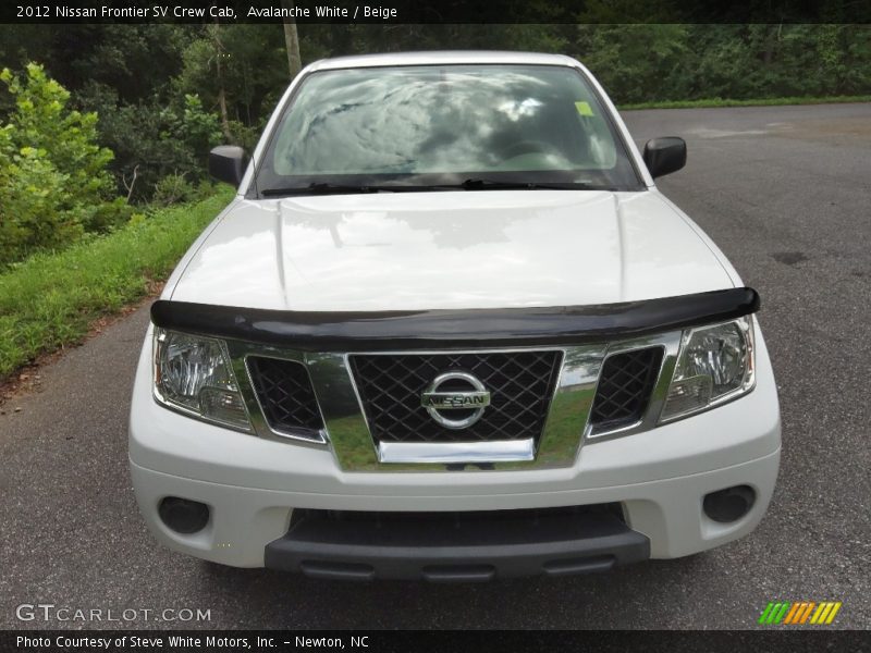 Avalanche White / Beige 2012 Nissan Frontier SV Crew Cab