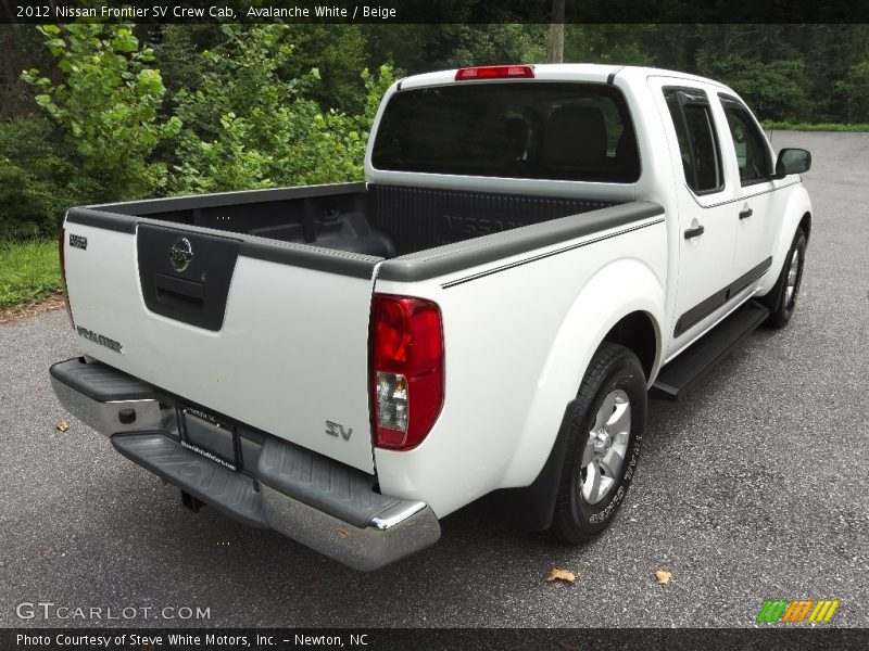 Avalanche White / Beige 2012 Nissan Frontier SV Crew Cab