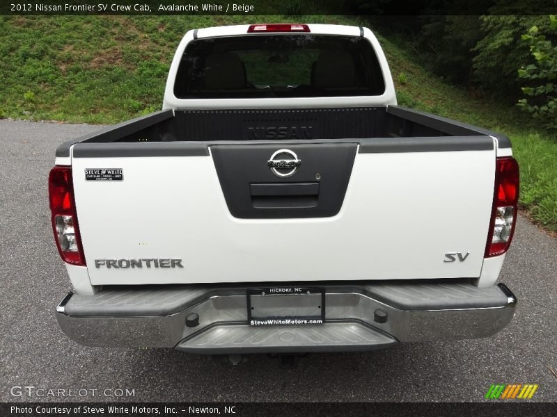Avalanche White / Beige 2012 Nissan Frontier SV Crew Cab